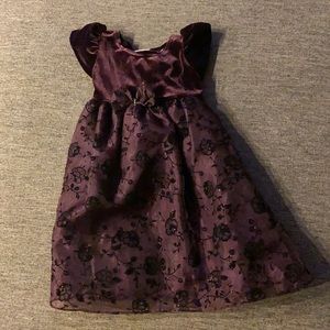 Beautiful holiday dress for 18 month in good condition!